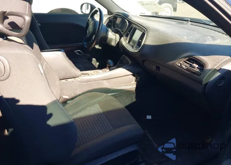 2016 Dodge Challenger Sxt z USA, uszkodzony, nr VIN 2C3CDZAG6GH352558